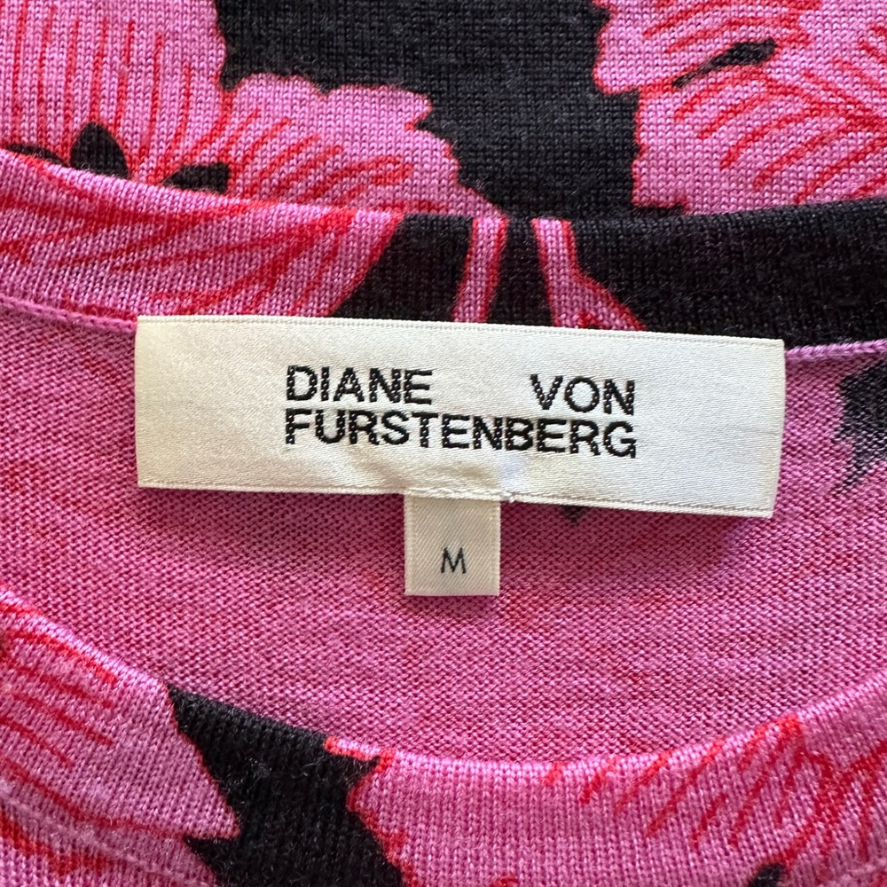Diane Von Furstenberg Black and Pink Floral Print Knit Dress - Picture 3 of 7